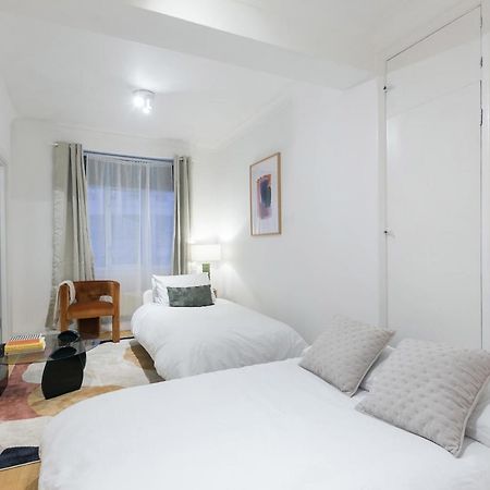 Perfectly Located 1 Bed Apartment Above Tube Station Лондон Экстерьер фото