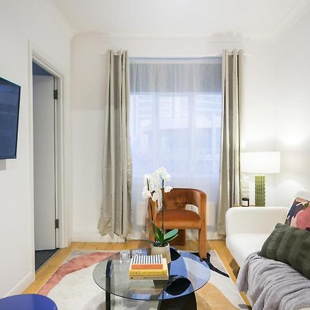 Perfectly Located 1 Bed Apartment Above Tube Station Лондон Экстерьер фото